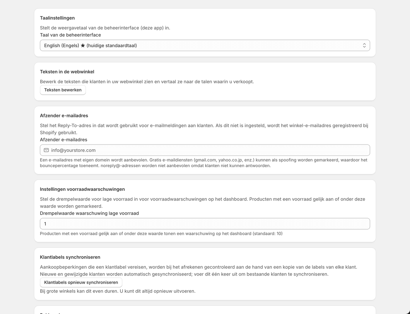 Het instellingenscherm: afzender, drempel voor voorraadwaarschuwingen, logo op de pakbon, talen en e-mailsjablonen.